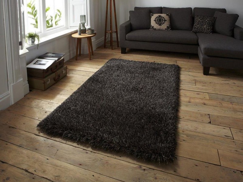 Черные ковры в домашнем интерьере