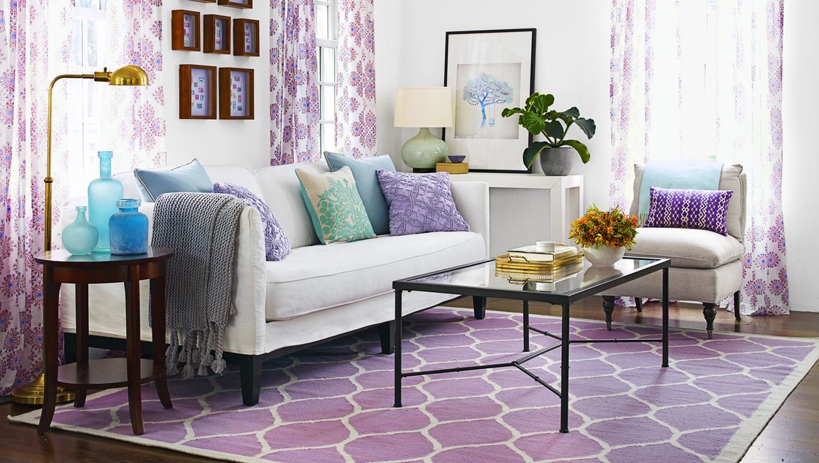 Фиолетовый ковер в домашнем интерьере